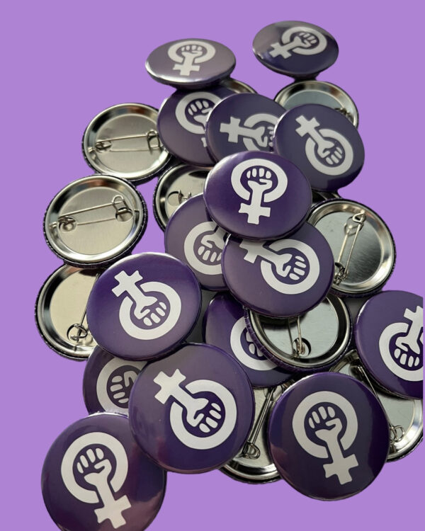 100 chapas simbolo feminista